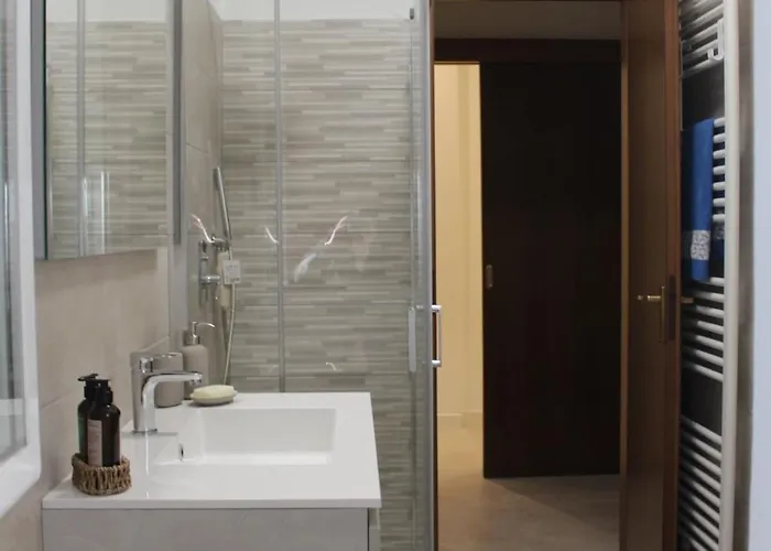 In Arona, Olivia's 100mt Dal Арона